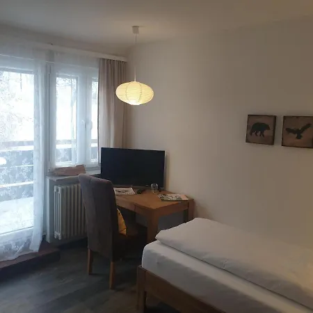 Landgasthof Gruener Baum بيت ريفي